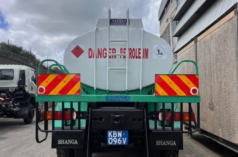 Fuel tanker