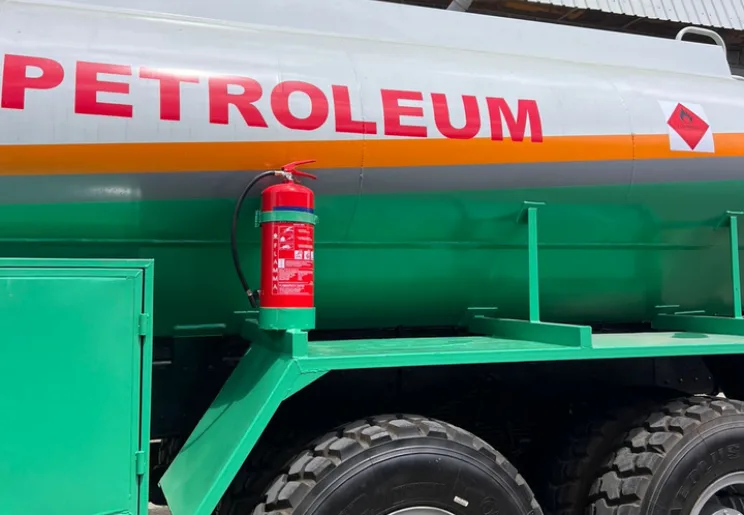 Fuel tanker