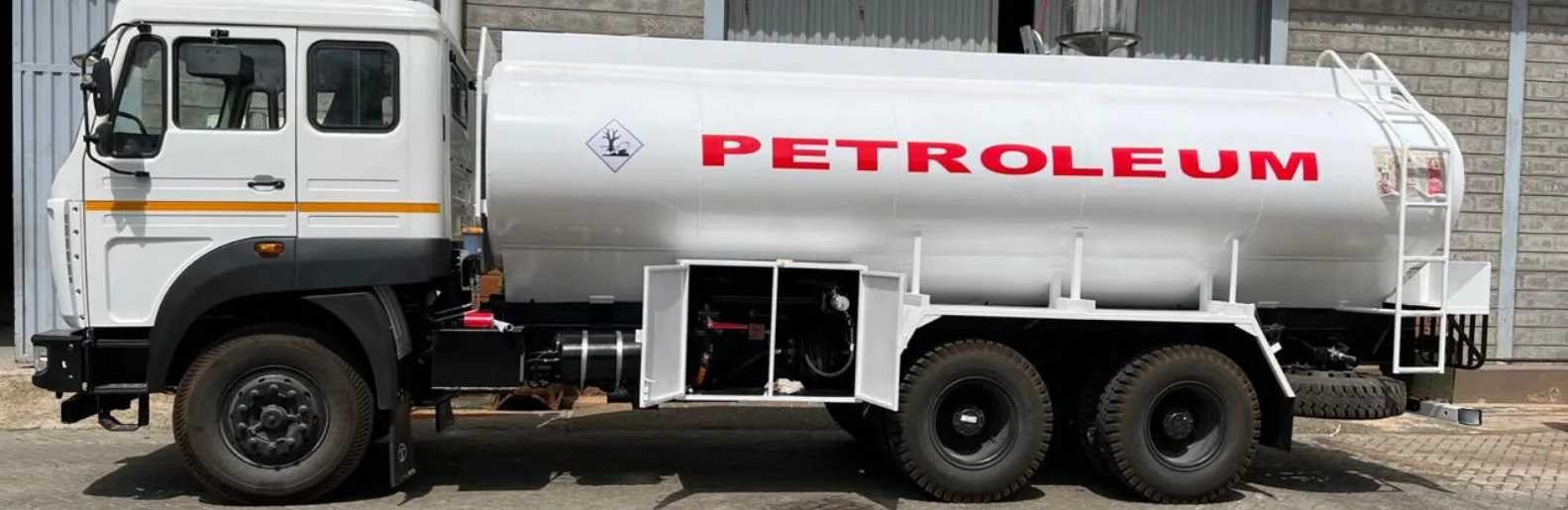 Fuel tanker