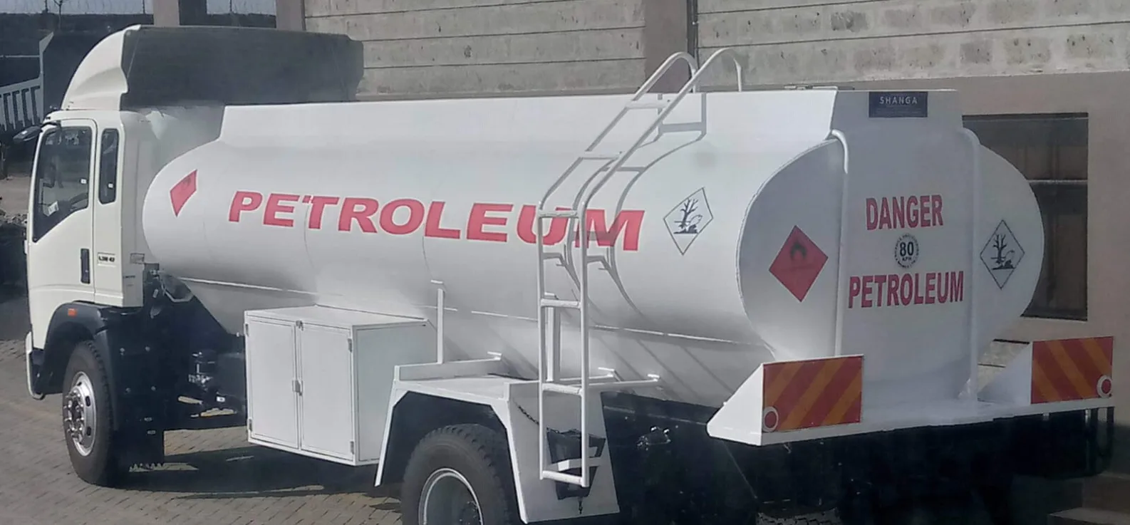 Fuel tanker