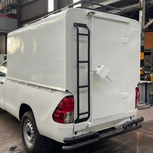 Fully enclosed pick-up